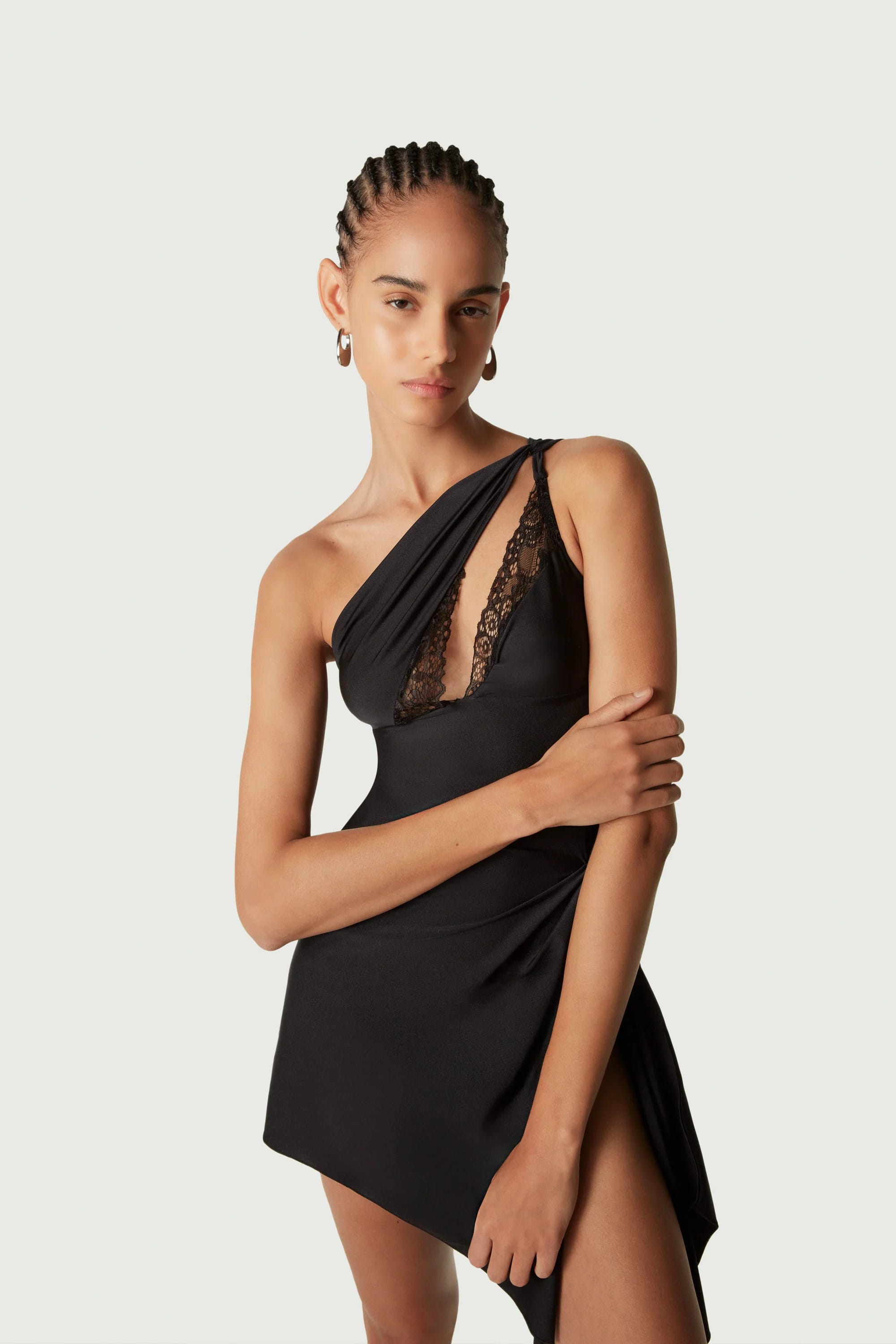 Verführen Sie mit Stil: Das Schwarze Minikleid „Linda“