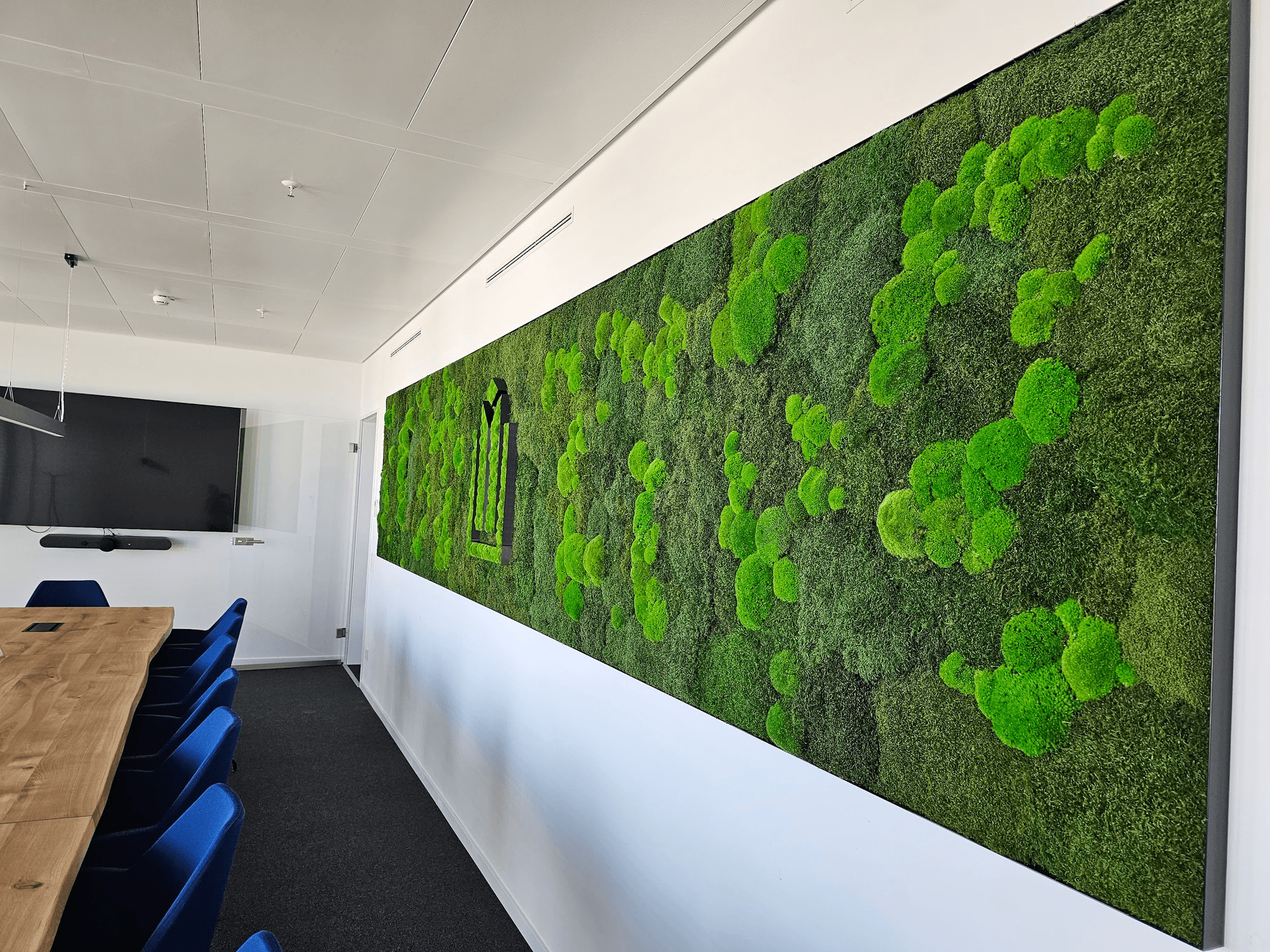 Mooswände im Büro: Natürliches Design für mehr Wohlbefinden