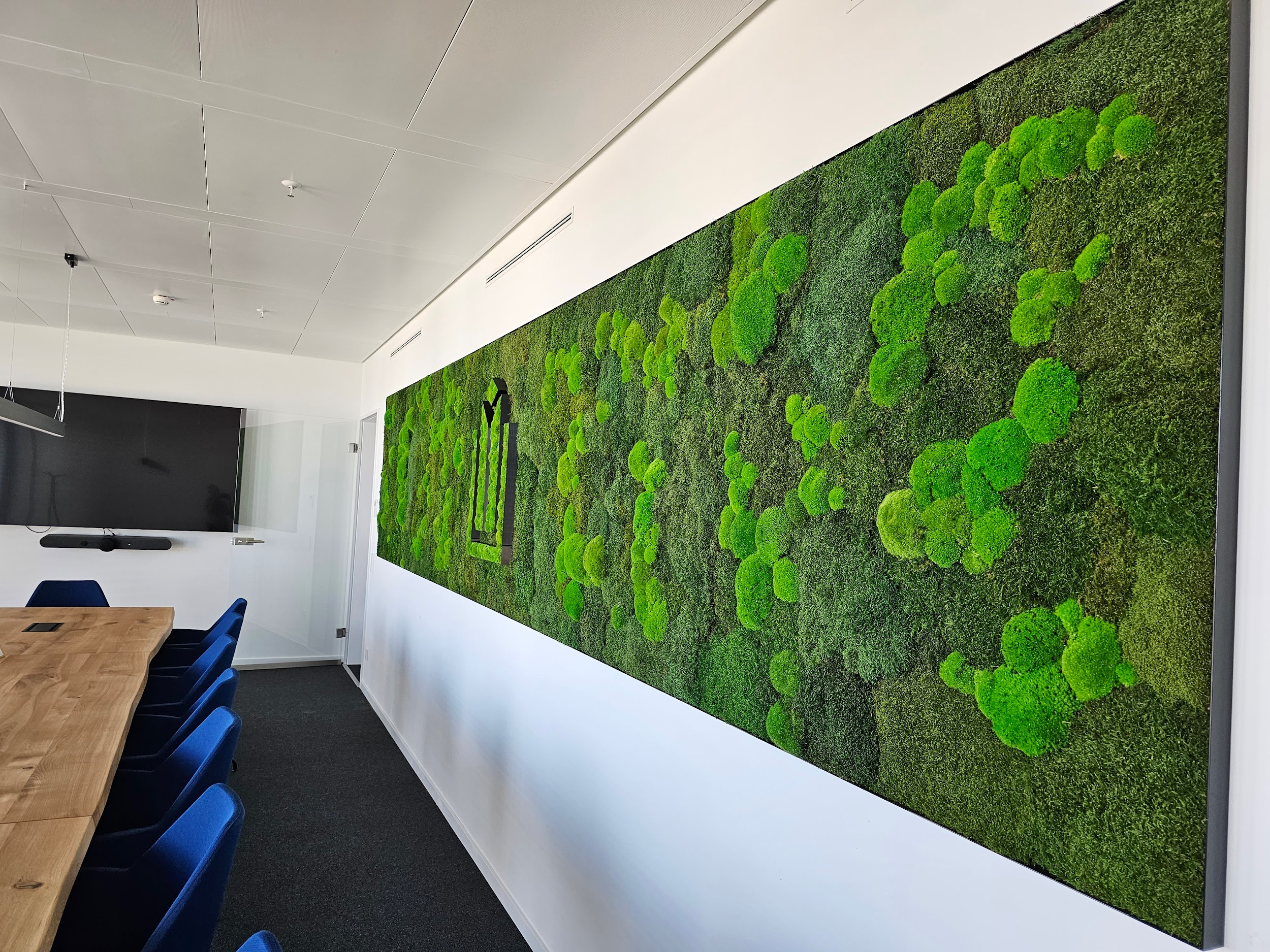 Mooswände im Büro: Natürliches Design für mehr Wohlbefinden