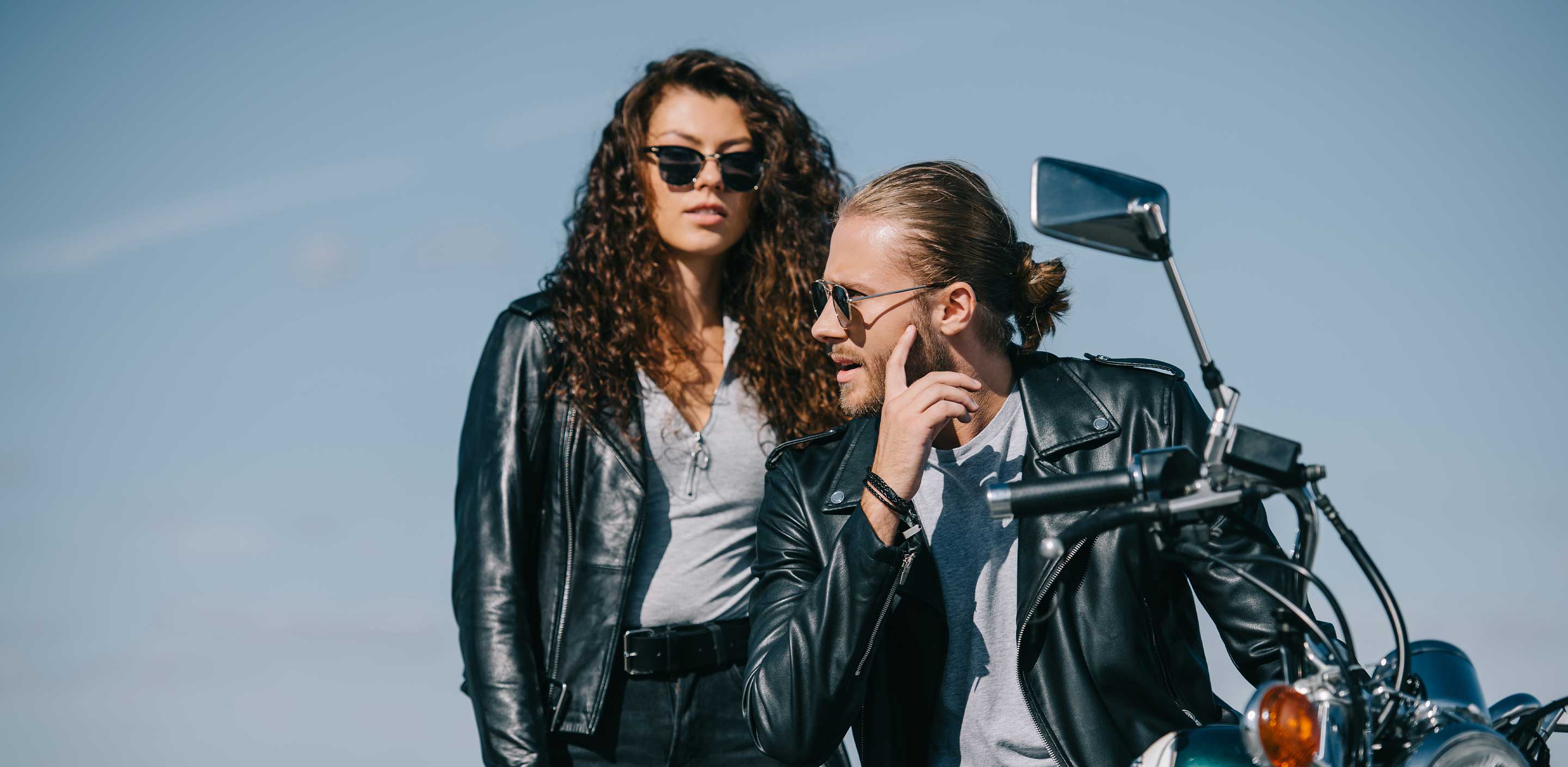 Lederjacke Damen – Die perfekte Ergänzung zu Ihren gemütlichen Kaschmir-Überwürfen und stilvollen Wohnaccessoires