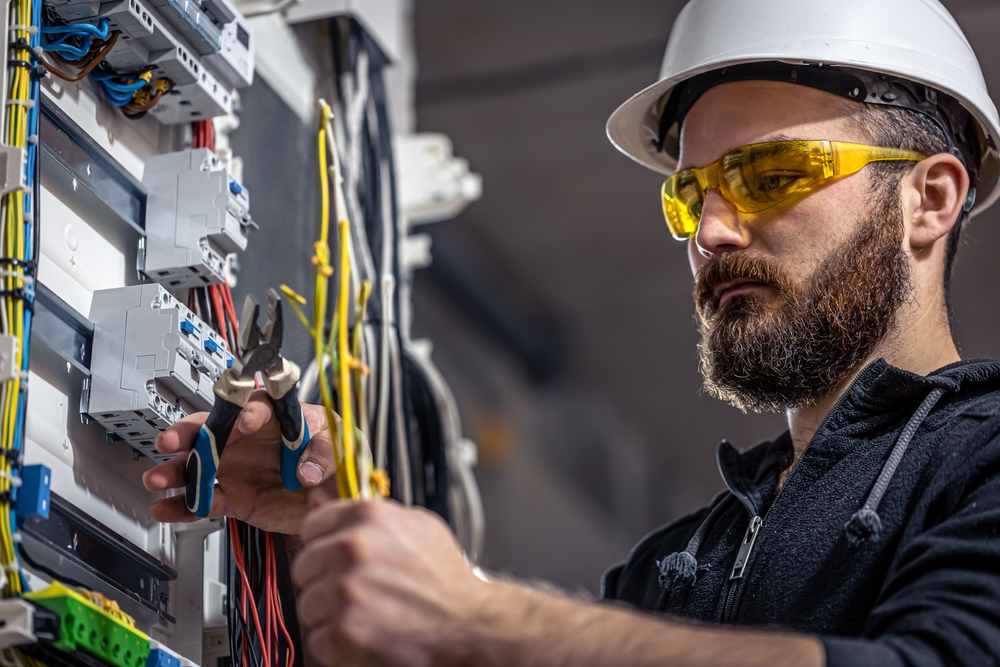 DGUV Vorschrift 3 und die Bedeutung der VDE Prüfung für Elektrofachkräfte