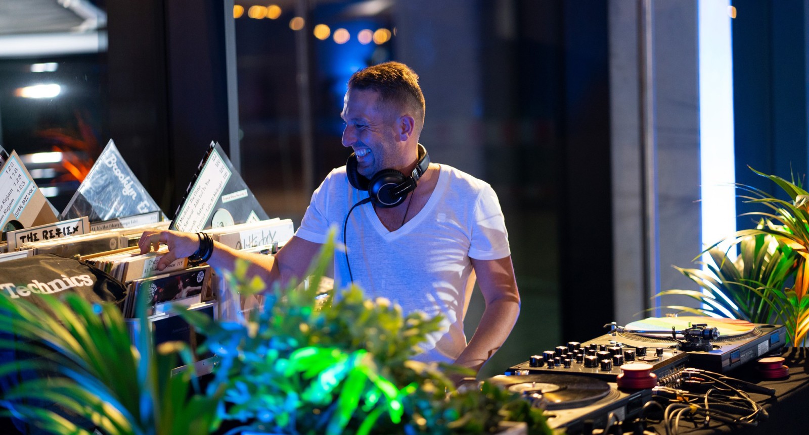 Die Kunstfertigkeit enthüllen: Die Reise eines Hochzeits-DJs