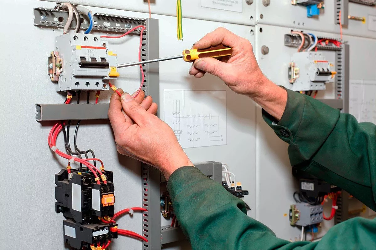 Prüfung ortsfester elektrischer Anlagen: Schutz von Leben und Eigentum